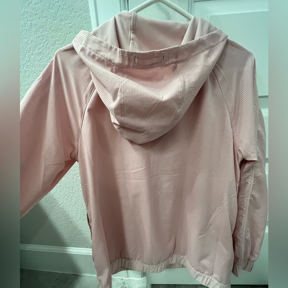 Lululemon 1/2 Zip Pullover - Picture 4 of 4